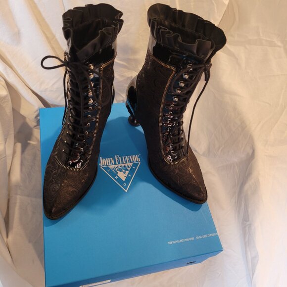 Fluevog Powerhouse Alexandria Lace-Up Boots with a Leather Ruffle Size 9 - Picture 12 of 12